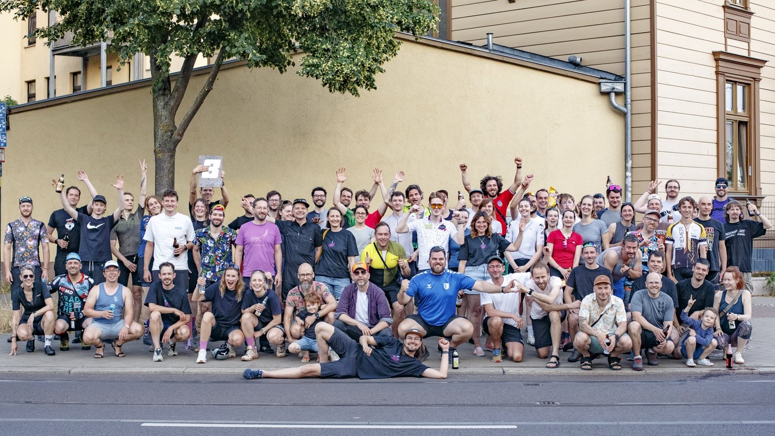 Gruppenfoto der Teilnehmenden beim Alleycat Magdeburg 2025