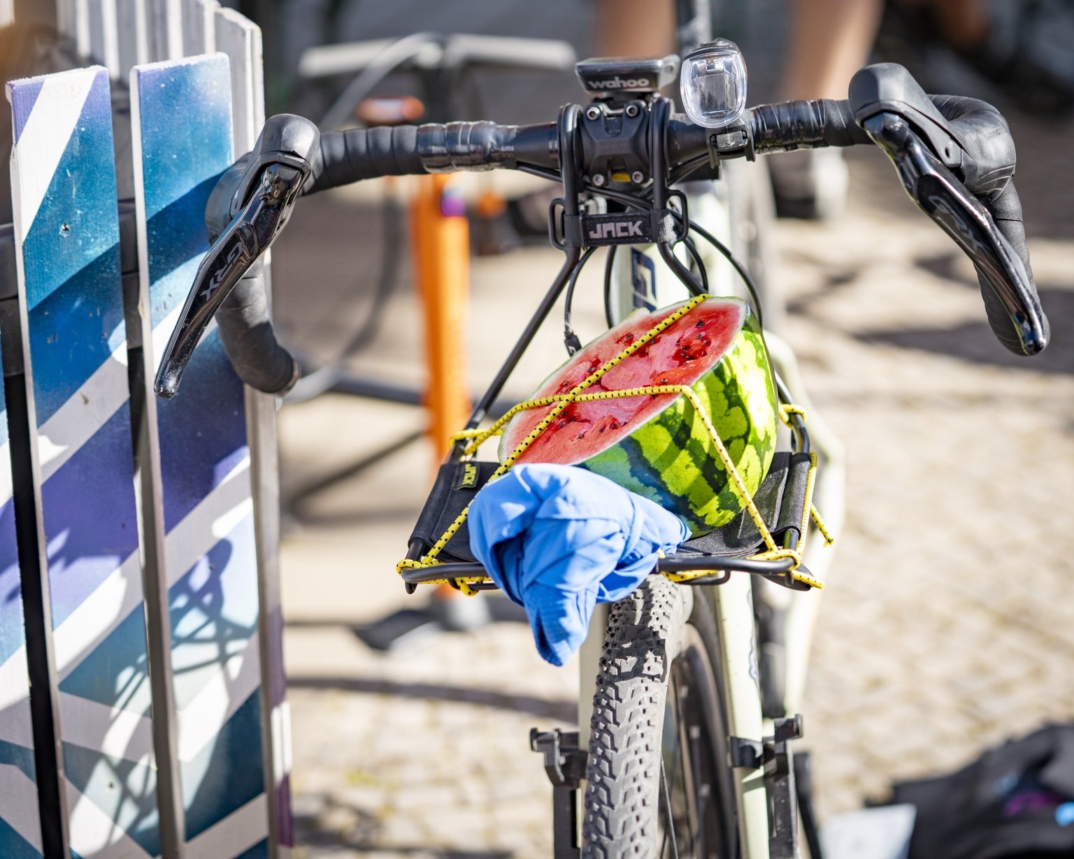 Fahrrad mit Wassermelone beim Alleycat 2025
