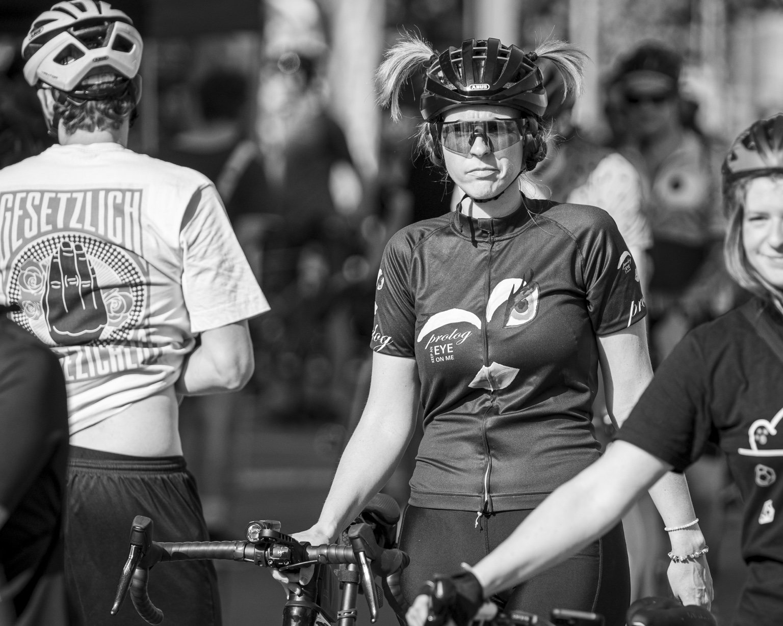 Teilnehmerin mit Fahrradhelm beim Alleycat 2025